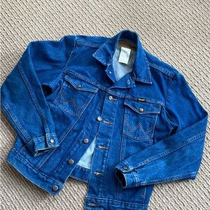 Like new size small women’s Wrangler Jean jacket
